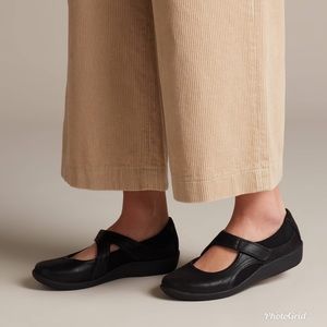 clarks sillian bella black